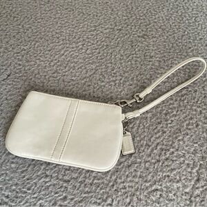 COACH Wristlet size 6''x4'' White  Leather with strap zip Logo blue lining